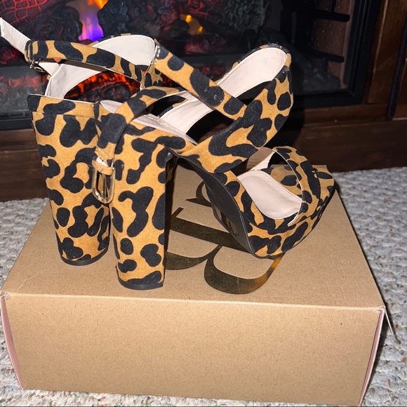 Charlotte Russe Leopard Suede Chunky Heel - Picture 4 of 11
